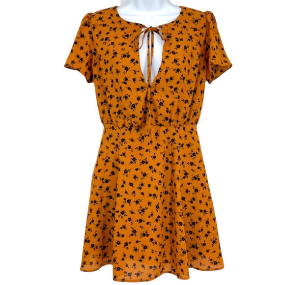 Forever 21 Dresses & Skirts - Cottagecore floral flutter sleeve honey bee dress tie keyhole size medium